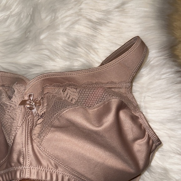 Glamorise MagicLift Wire-Free Minimizer Bra - Picture 8 of 14